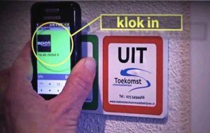 Mobiele prikklok voor urenregistratie schoonmaak