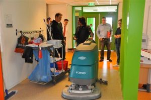 Clean Totaal start test met Tennant ec-H20 machine