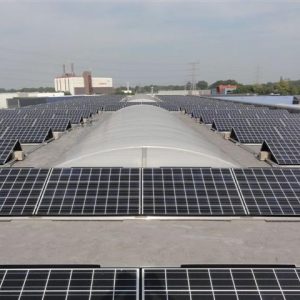 Carel Lurvink installeert 220 zonnepanelen