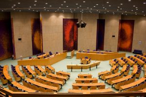 Tweede Kamer verdringing