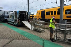 NS mobiele vaatwasser CleanCarts pilot treinafvalbakken