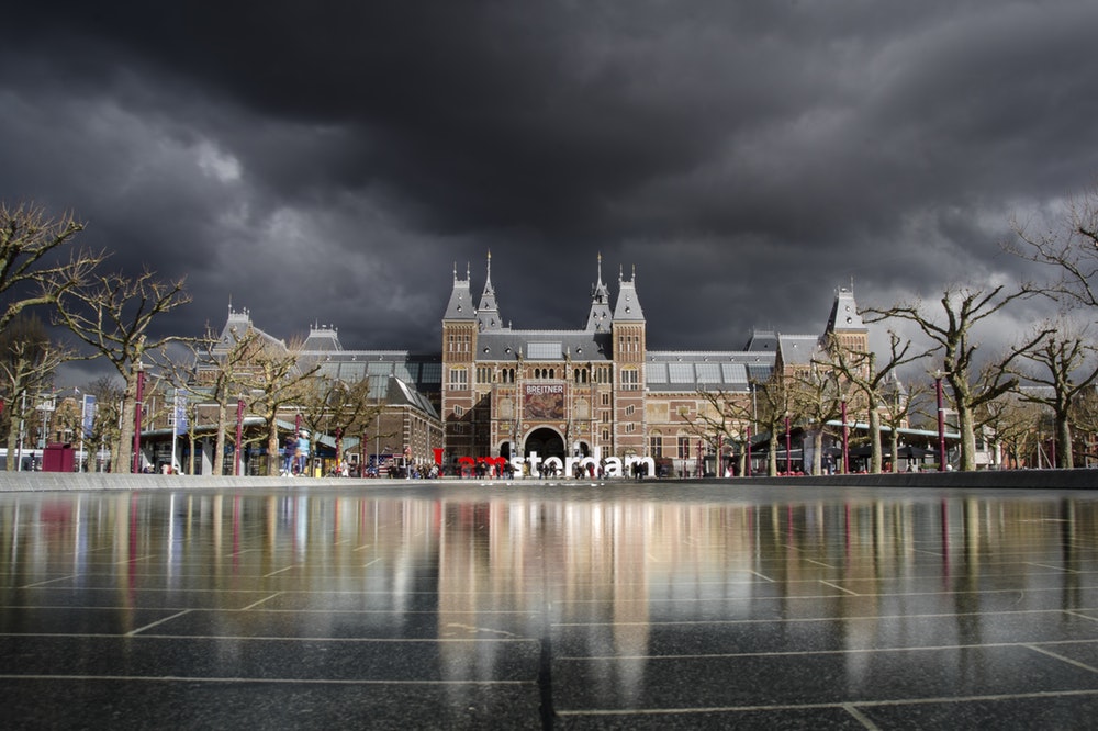 Inbesteden schoonmaak Gemeente Amsterdam is onzalige gedachte