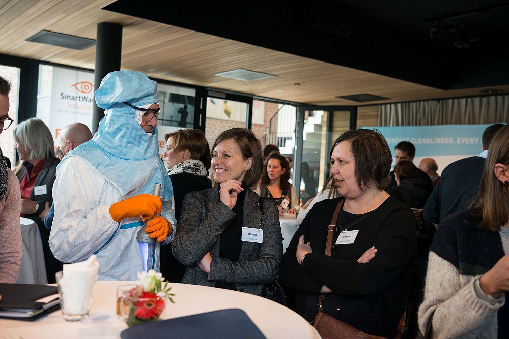 Drukbezocht eerste cleanroomcongres Care Expert Cleaning