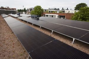 Zonnepanelen wassen? Veel onduidelijkheid en tegenspraak