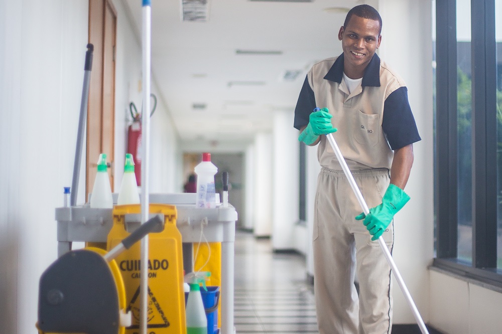 72% van schoonmakers wil geen ander werk doenSchoonmaakbranche worstelt na lichte krimp nu met krapte op de arbeidsmarkt Open training: leiderschap voor operationeel managers 6e Dag van de Schoonmaker breekt alle records Care Dienstengroep: beter ten halve gekeerd dan ten hele gedwaald Inclusieve arbeidsmarkt geen prioriteit? Wel in schoonmaak!