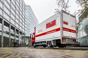 Gevelreiniging van de toekomst met nieuwe DiBO reinigingstruck Nestaan