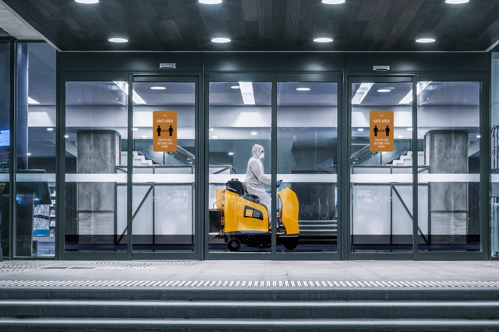 TASKI Intellispray: schrobben en desinfecteren in een werkgang