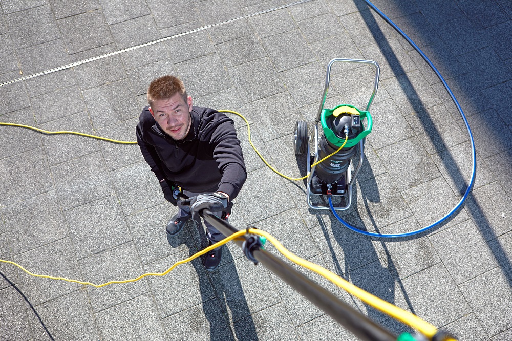 Regelgeving telescopische glasbewassing op de schop voor cao-medewerkers