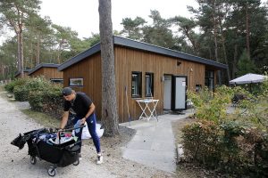 EuroParcs verlengt verbeterde reiskostenregeling voor schoonmakers op al zijn vakantieparken