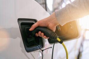 Eén op de drie zakelijke rijders verwacht niet te kunnen afstappen van fossiele brandstof